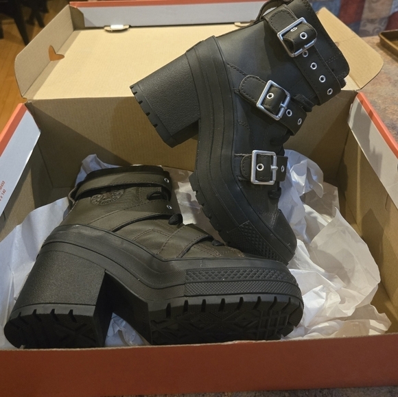 CONVERSE Chuck 70 De Luxe Heel Leather & Buckles High Top, Platform A12209C NEW! - Picture 15 of 16